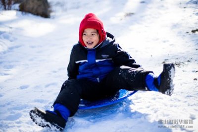 滑雪服可以當沖鋒衣穿嗎？